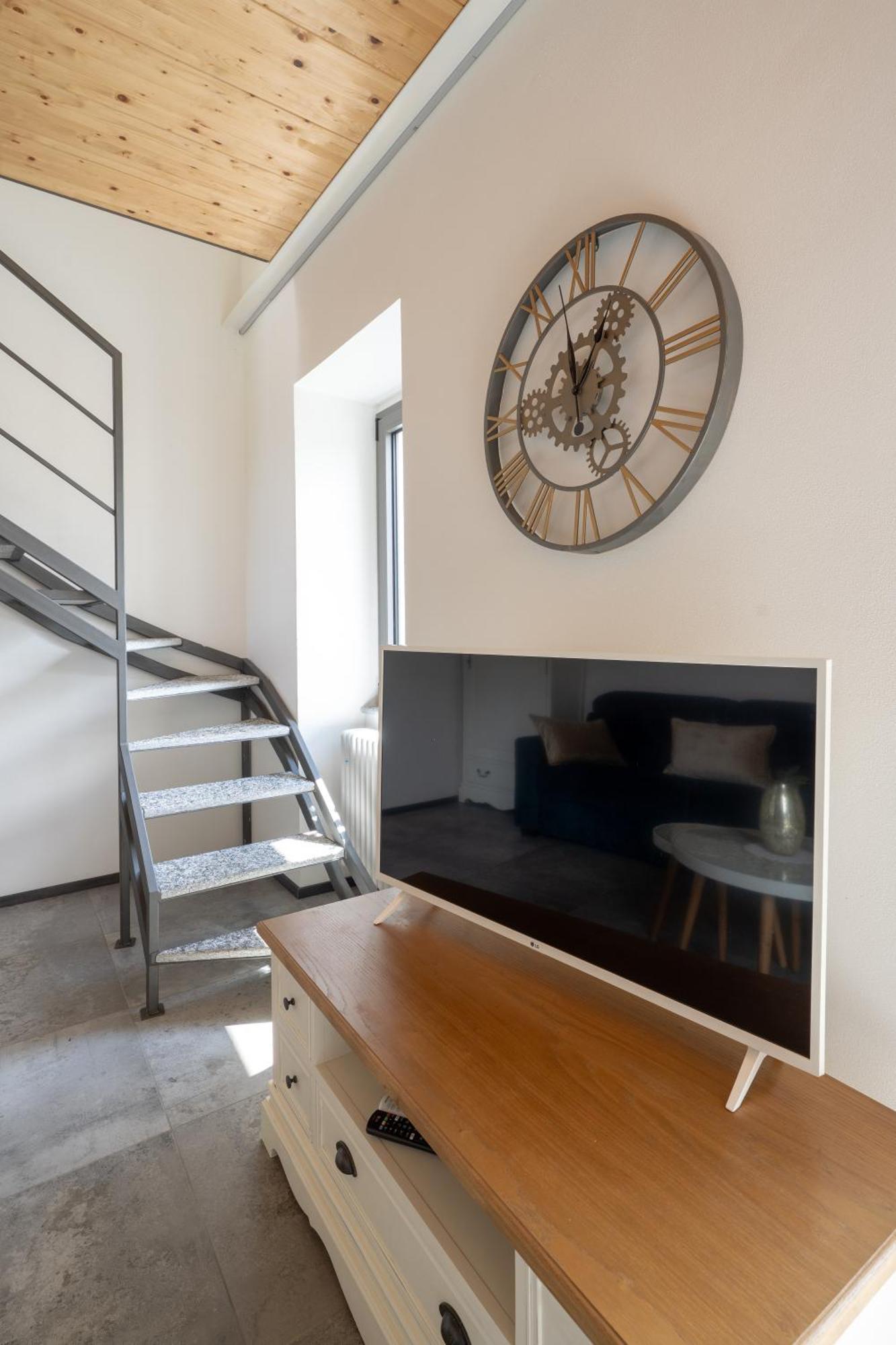 Lora Villa, With Lake View オッスッチョ エクステリア 写真