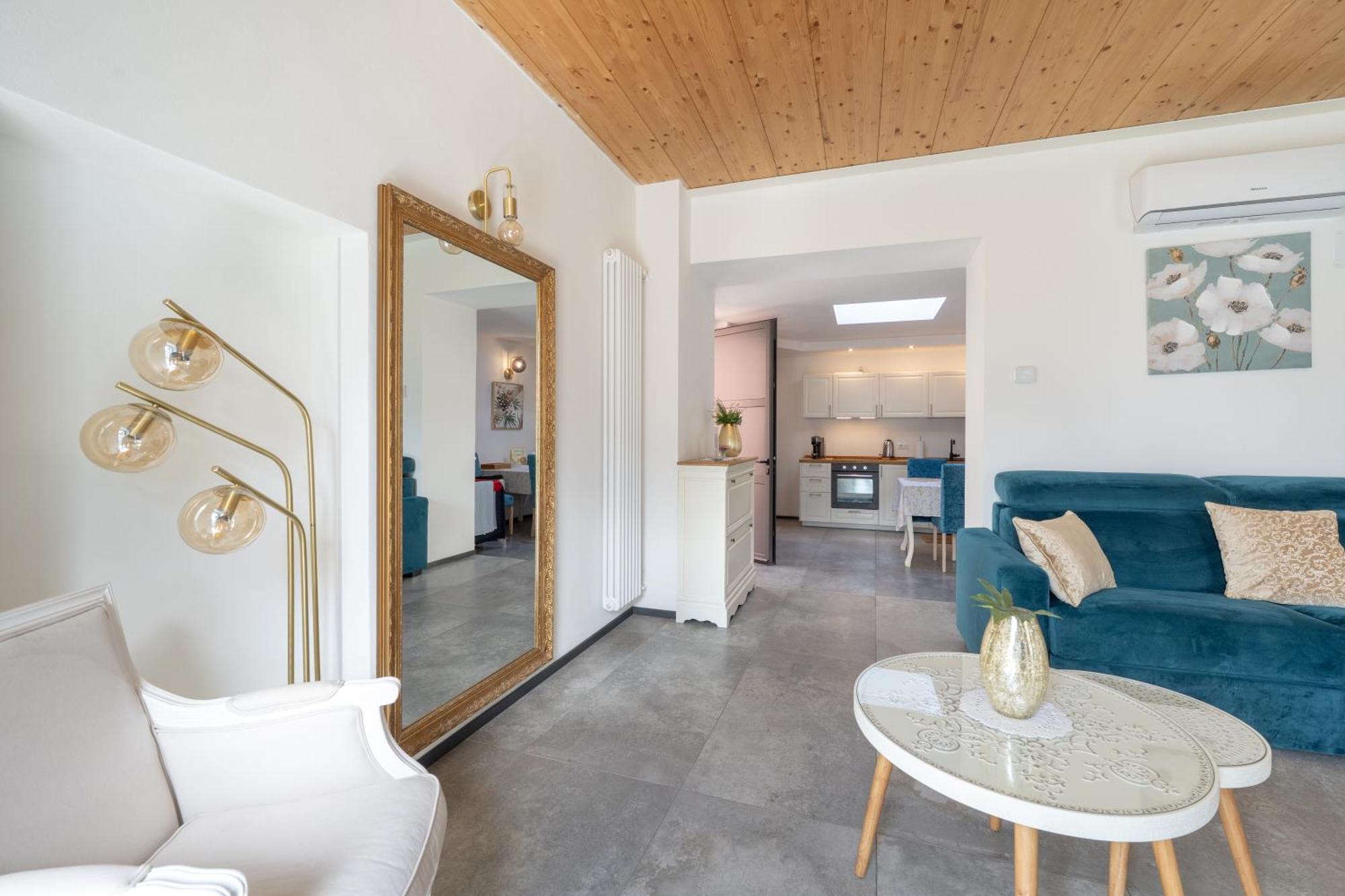 Lora Villa, With Lake View オッスッチョ エクステリア 写真