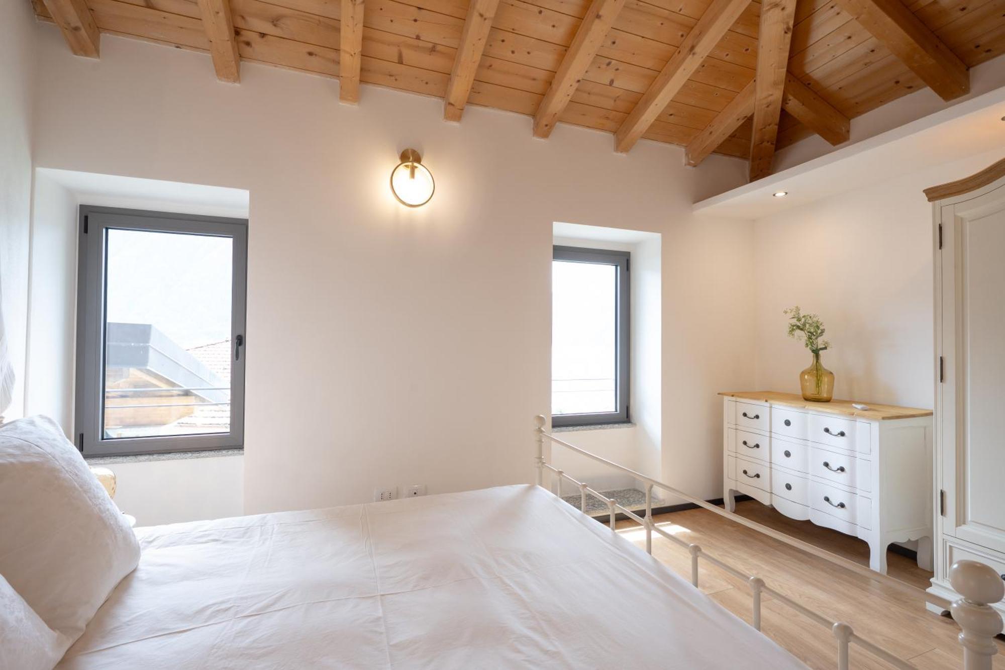 Lora Villa, With Lake View オッスッチョ エクステリア 写真
