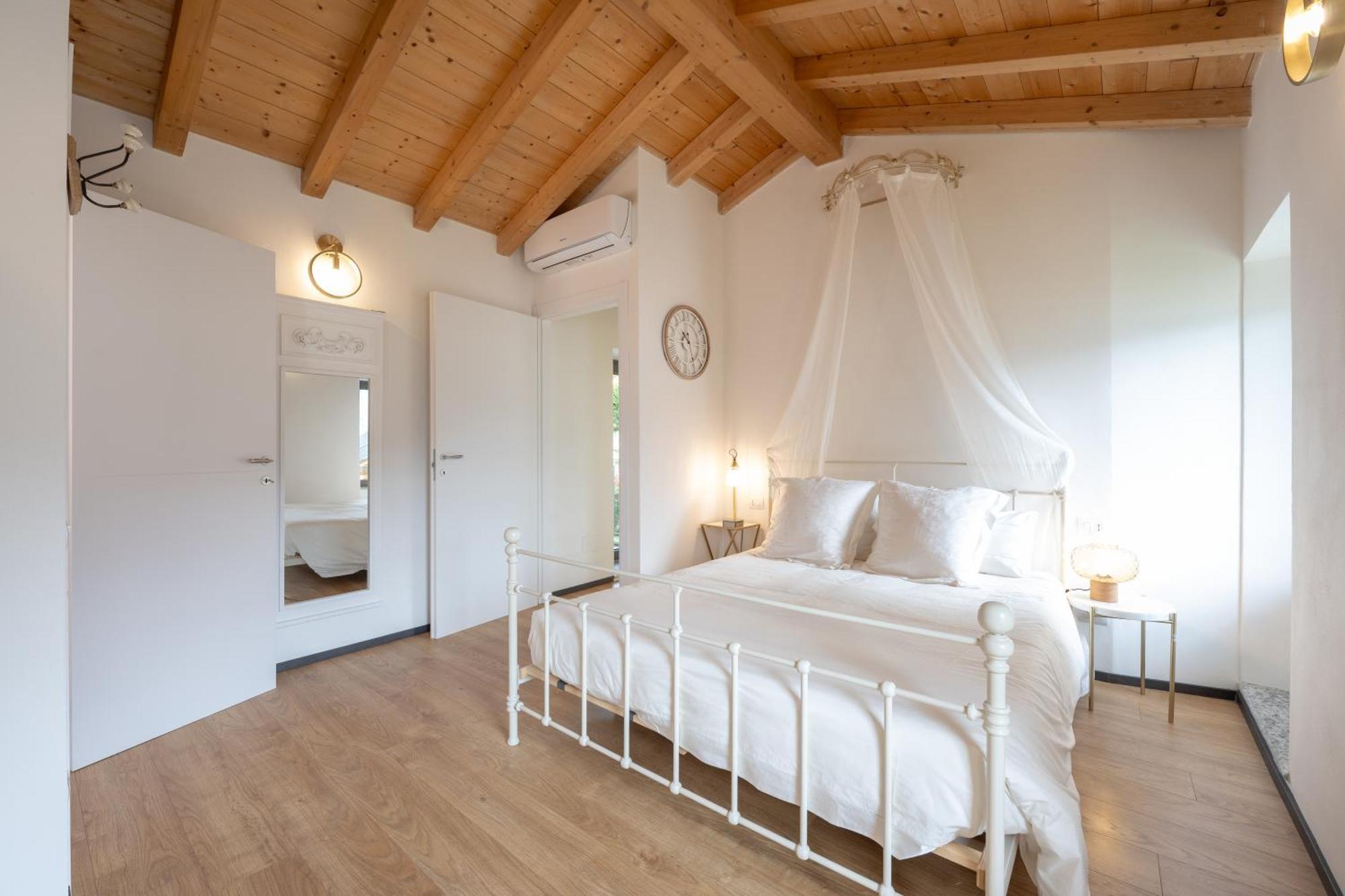Lora Villa, With Lake View オッスッチョ エクステリア 写真