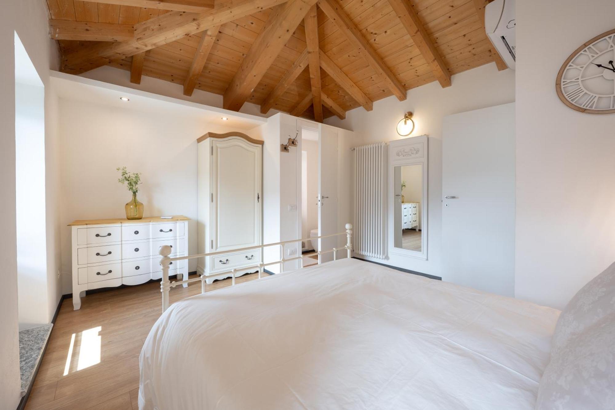 Lora Villa, With Lake View オッスッチョ エクステリア 写真