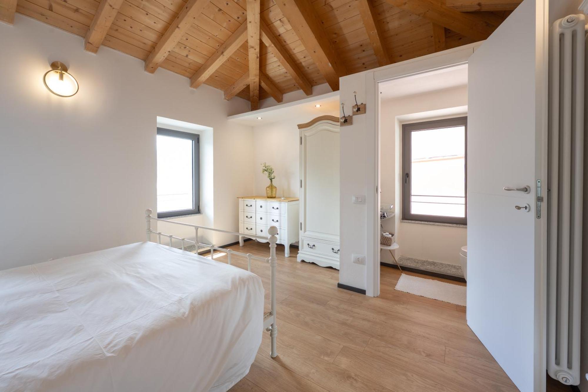 Lora Villa, With Lake View オッスッチョ エクステリア 写真