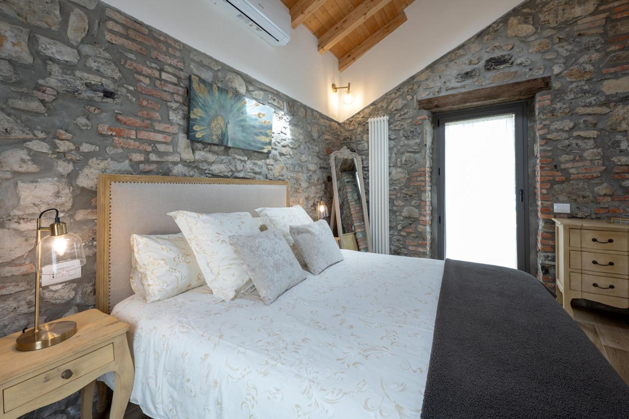 Lora Villa, With Lake View オッスッチョ エクステリア 写真