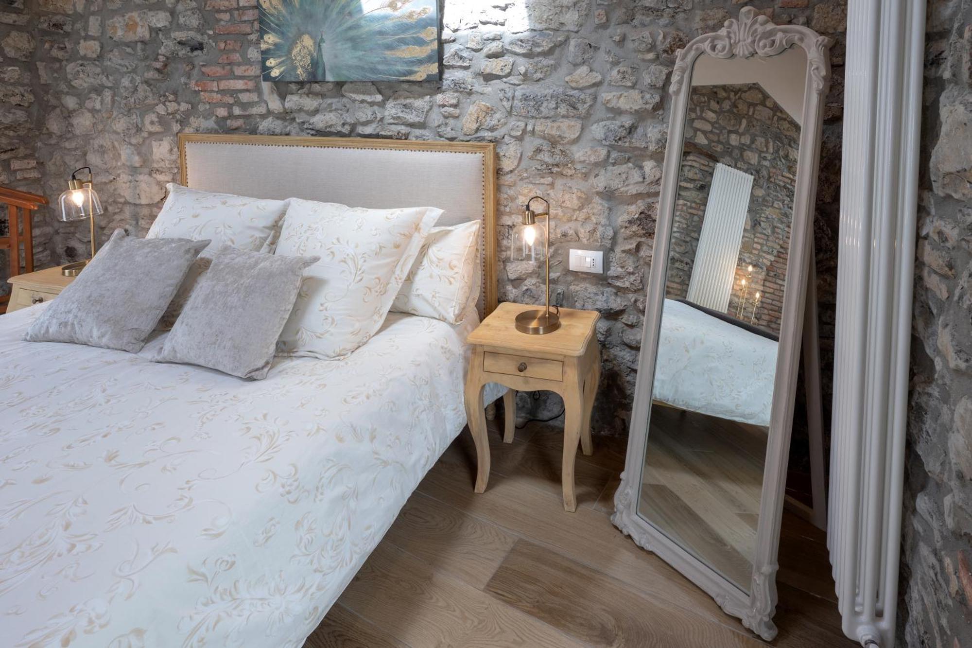 Lora Villa, With Lake View オッスッチョ エクステリア 写真