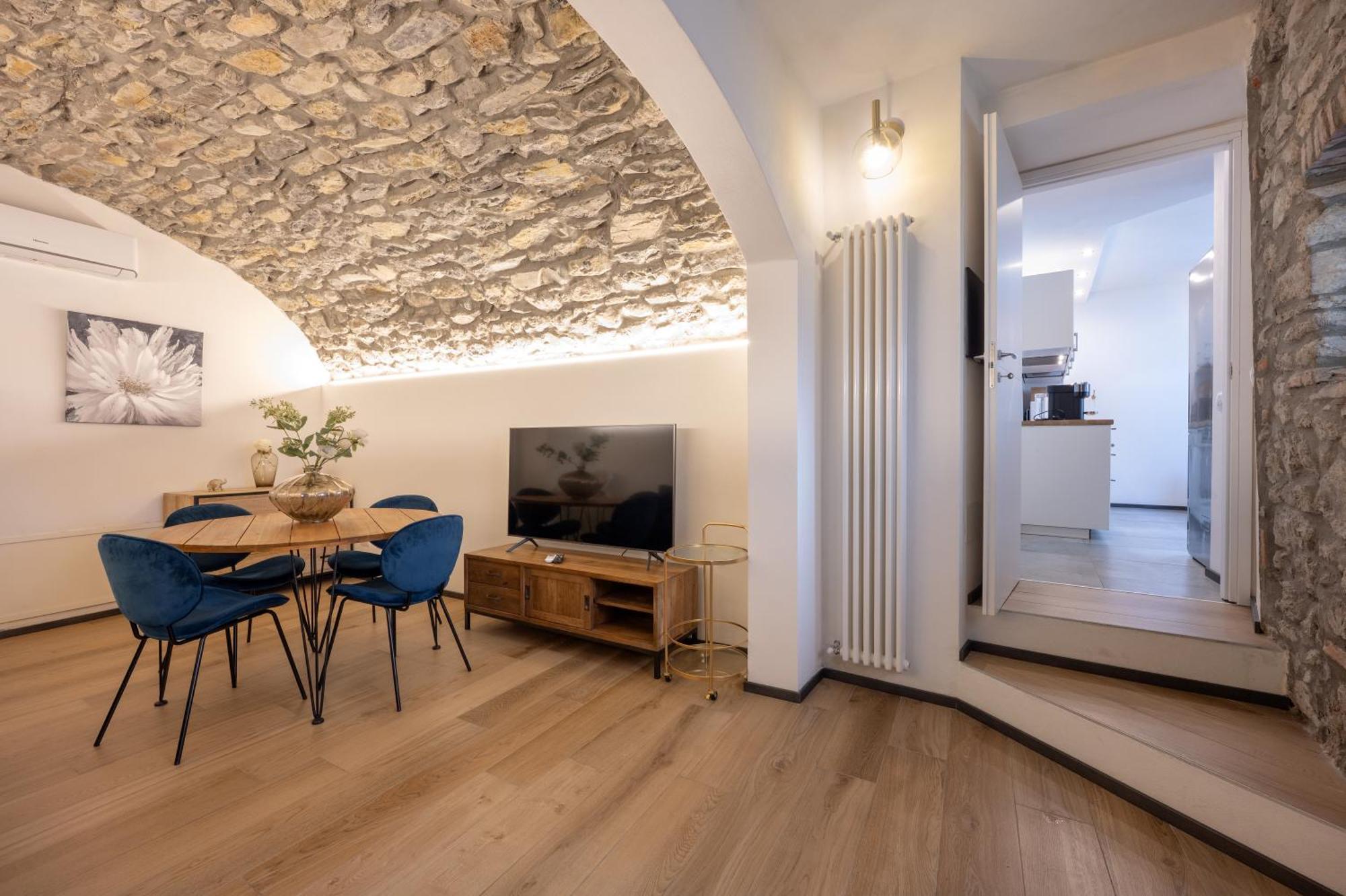 Lora Villa, With Lake View オッスッチョ エクステリア 写真